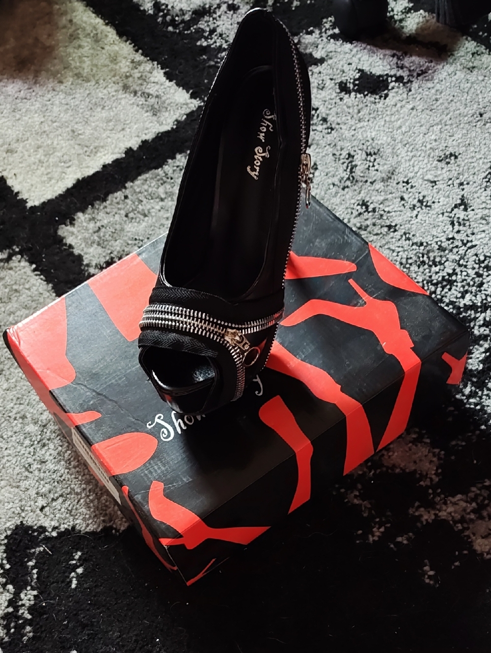 Show Story Black Peep-Toe Zipper Pump -